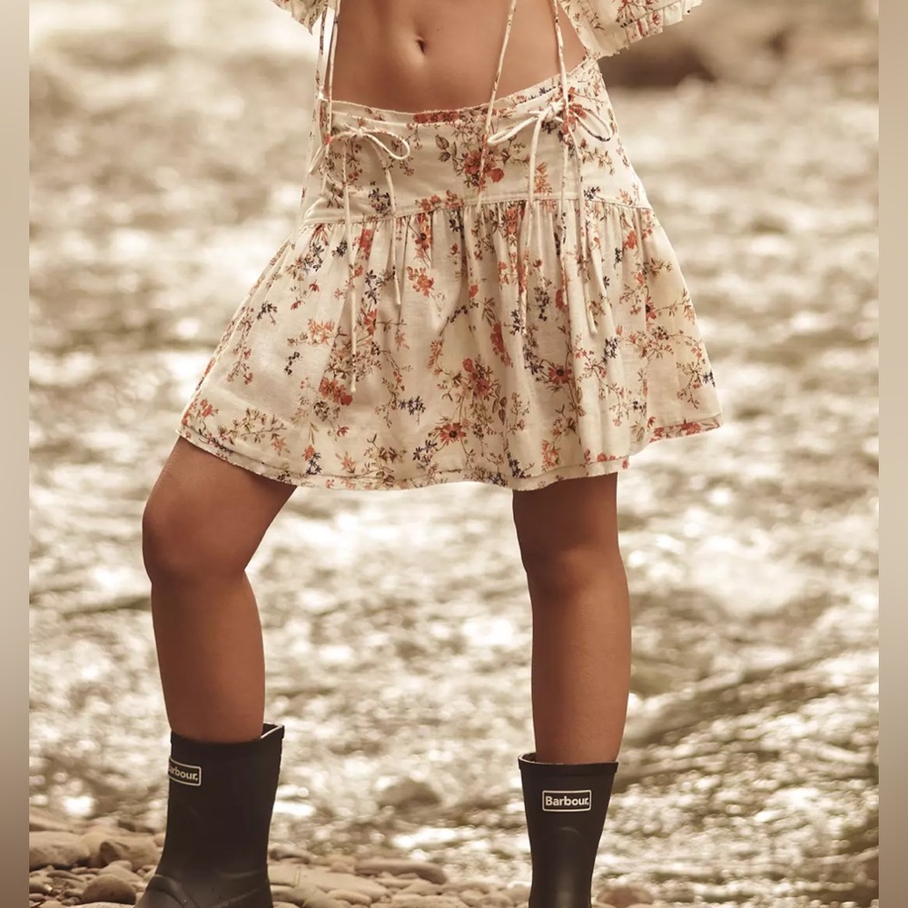 Anthropologie Basque-Waist Linen Mini Skirt size 0 runs big